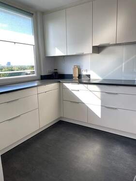 helle Einbauküche - 4 Zimmer Etagenwohnung in München