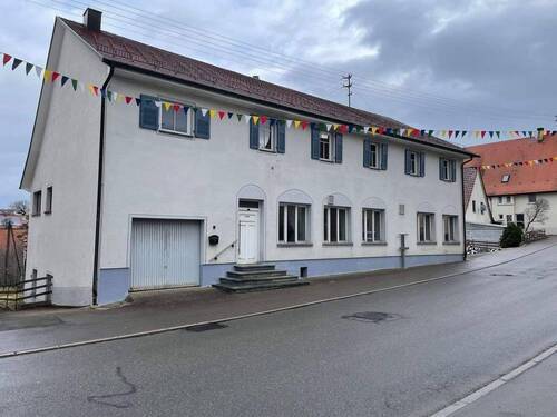 Außenansicht - 7 Zimmer Mehrfamilienhaus, Wohnhaus zum Kaufen in Böttingen
