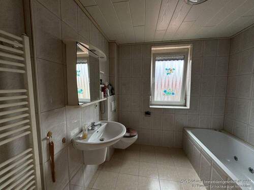 Tageslichtbad Wanne und Dusche - 