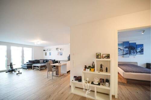 Wohnen/Essen, Blick ins Schlafzimmer - 3 Zimmer Etagenwohnung in Würzburg