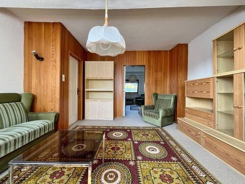 Wohnbereich mit Blick zum Schlafzimmer - 