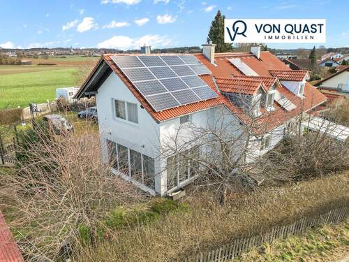 Süd-Westansicht mit Fotovoltaik - Besondere DHH, zwischen Ammersee und Landsberg, großer Garten