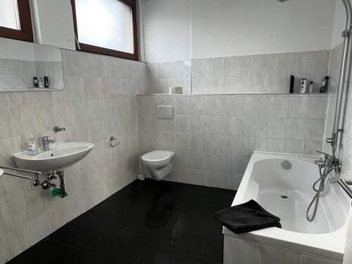 Bad - 5 Zimmer Etagenwohnung zum Kaufen in Niefern-Öschelbronn