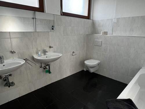 Bad (5) - 5 Zimmer Etagenwohnung in Niefern-Öschelbronn