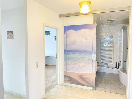 Diele mit Blick ins Bad im OG - 