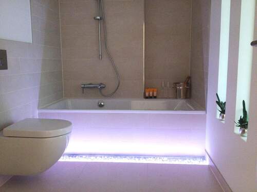 neuinstalliertes Badezimmer - Mehrfamilienhaus, Wohnhaus in Mannheim zum Kaufen