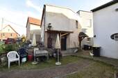 Innenhof mit Nebengebäude - 6 Zimmer Mehrfamilienhaus, Wohnhaus zum Kaufen in Radebeul