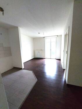 Beispiel Eingang mit Blick in die Wohnung - 