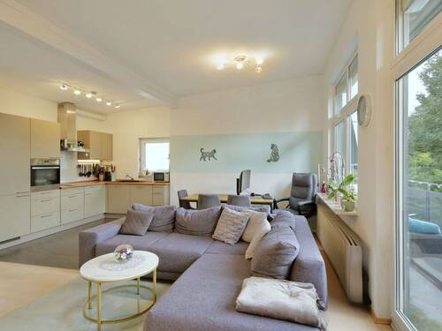 Bild 1 - Lichtdurchflutete Wohnung - Hohe Decken, sonniger Balkon, perfekte Lage.