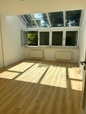 sonnige Büroräume.jpg - 