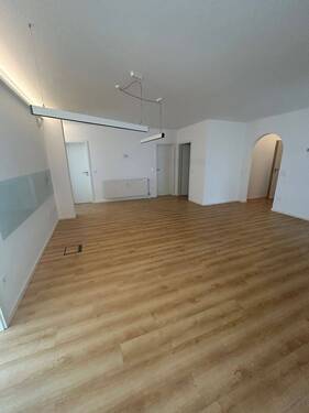 Moderner Empfangsbereich.jpg - 