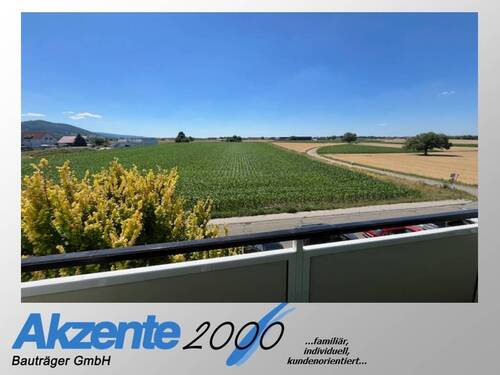 Titelbild - Großzügige 4-Zimmer-Wohnung in Feldrandlage