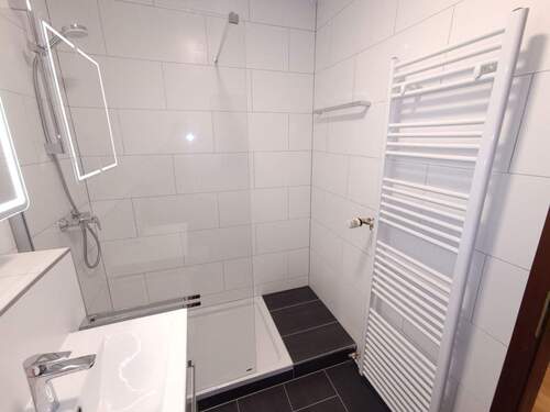 Teilansicht I Duschbad (neu aus 2026) - 2 Zimmer Etagenwohnung in Hürth