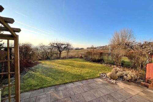 Terrasse - Blick in den Garten - 