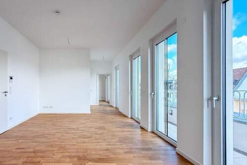 Wohnbereich - Dachgeschosswohnung nah Schloß Charlottenburg - Großzügige 2 Zimmerwohnung am Mierendorffplatz