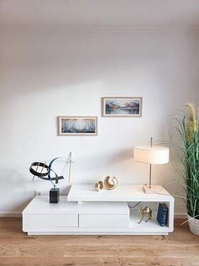 TV Wand - Top renovierte 3,5-Zi-Wohnung mit flex. Grundriss - mit Gartenblick - Erstbezug- provisionsfrei