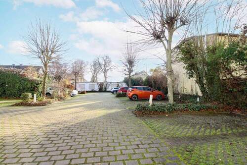 Innenhof mit Parkplatz - 