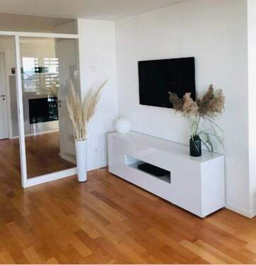 Wohnzimmer mit Glasabtrennung - Etagenwohnung mit 118,50 m&sup2; in Waiblingen zum Kaufen