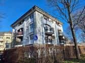 Gebäudeansicht im Winter - 3 Zimmer Etagenwohnung zum Kaufen in Dresden