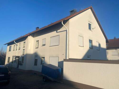 Hausansicht - 1 Zimmer Mehrfamilienhaus, Wohnhaus zum Kaufen in Euerbach