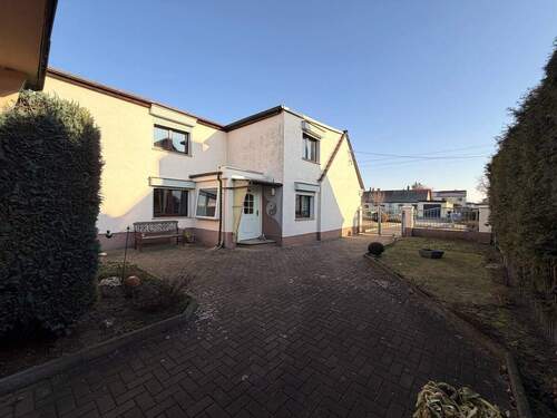 Objektgiebelansicht - Doppelhaushälfte mit 118,20 m&sup2; in Sandersdorf-Brehna zum Kaufen