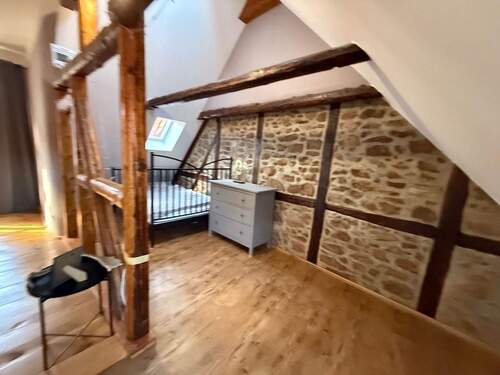 004020156800_302_360_11112025045626244 - 