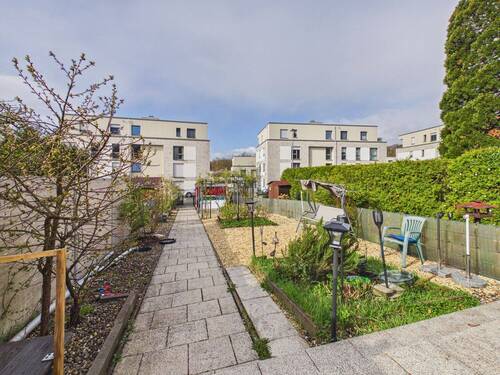 Garten mit eigenen Obstbäumen - 