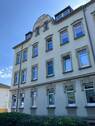 Hausansicht - Großzügige 2-Zimmer mit EBK, Laminat, Stellplatz, Balkon und Wanne in zentraler Lage!