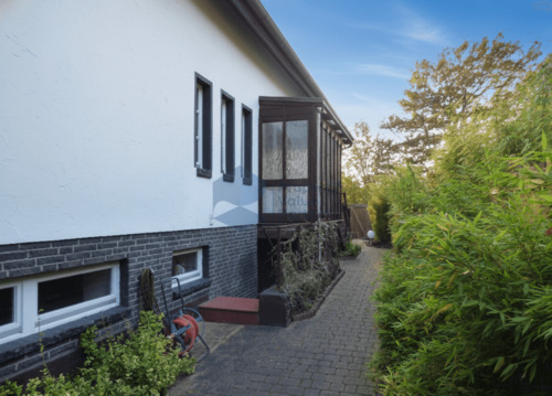 Außenansicht - Einfamilienhaus mit Einliegerwohnung und getrenntem Zugang