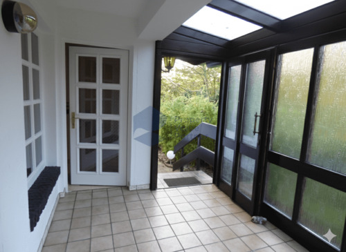 Eingangsbereich Vorbau - 7 Zimmer Mehrfamilienhaus, Wohnhaus zum Kaufen in Hannover