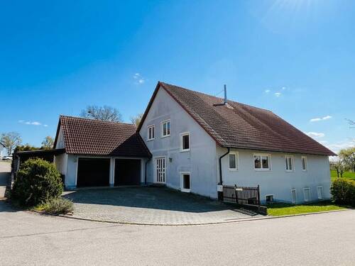 Bild 2 - 7 Zimmer Mehrfamilienhaus, Wohnhaus zum Kaufen in Adelshofen