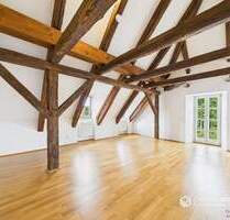 Außergewöhnliche Dachgeschosswohnung in denkmalgeschütztem Bauernhof - hochwertig saniert, sofort bezugsfrei - Regensburg Konradsiedlung-Wutzlhofen