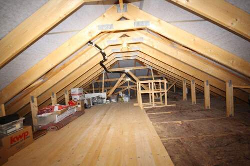 Dachgeschoss ausbaubar - 