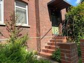 Aufgang zur Eingangstür - 1 Zimmer Mehrfamilienhaus, Wohnhaus in Uelzen