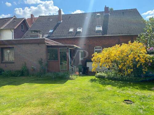 Ansicht vom Garten mit Anbau - Mehrfamilienhaus, Wohnhaus mit 248,00 m&sup2; in Uelzen zum Kaufen