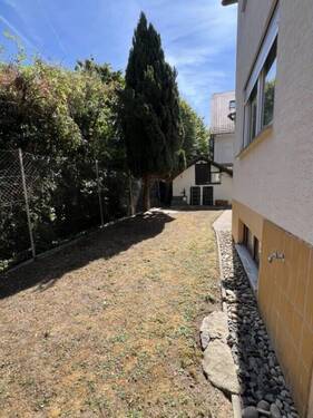 Garten mit Gartenhaus - 