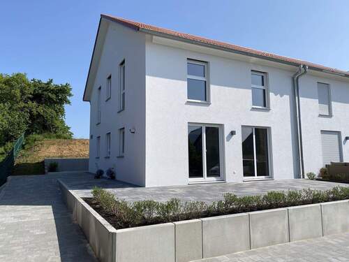 Hausansicht - Exklusive Doppelhaushälfte mit Einbauküche (Passivhaus)