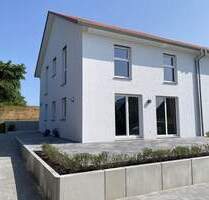 Exklusive Doppelhaushälfte mit Einbauküche (Passivhaus) - Ellingen