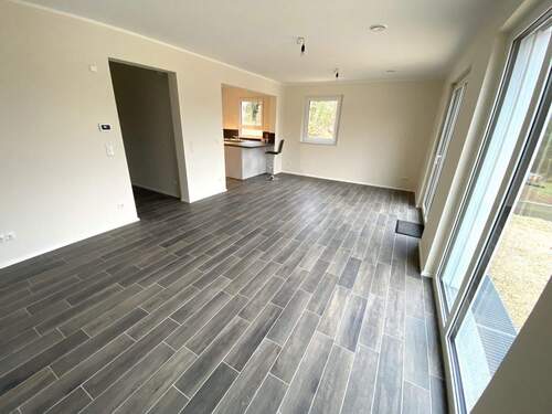 Wohnzimmer Ansicht 2 - Doppelhaushälfte mit 127,00 m&sup2; in Ellingen zur Miete