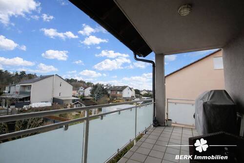 Balkon - Etagenwohnung mit 63,80 m&sup2; in Stockstadt am Main zum Kaufen