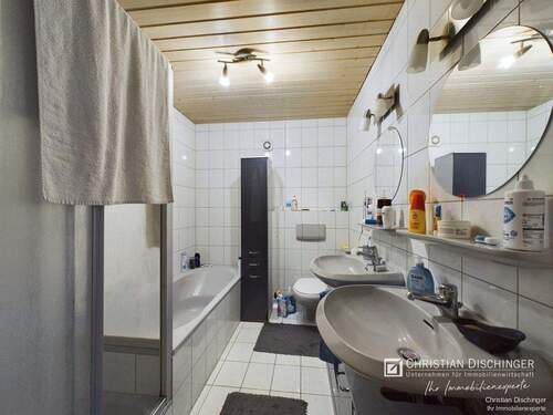 Bad - Etagenwohnung mit 34,00 m&sup2; in Wörth an der Donau zur Miete