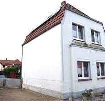 Modernisierte Doppelhaushälfte mit Garten, Innenhof und Garage - Nordenham