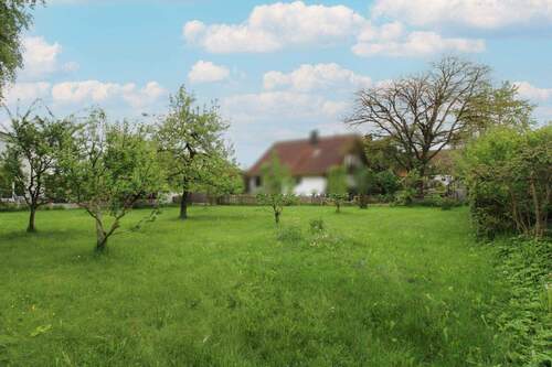 Grundstück - Top Angebot: Baugrundstück in Erdweg, Großberghofen ohne Bauzwang