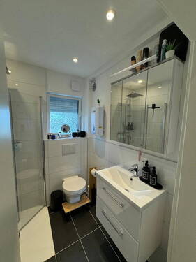 Bad - 3 Zimmer Etagenwohnung in Kernen