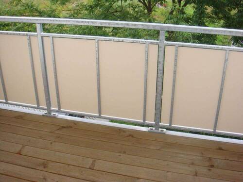 DSC04393 - Dachgeschoss-Whg. - frei ab 1.9.25 - großer Balkon - Bad mit Fenster