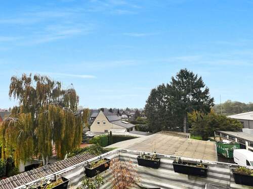 Blick Balkon - Etagenwohnung mit 124,00 m² in Grevenbroich zum Kaufen