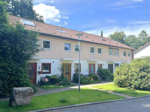 Straßenansicht - 3 Zimmer Reihenmittelhaus zum Kaufen in Großhansdorf