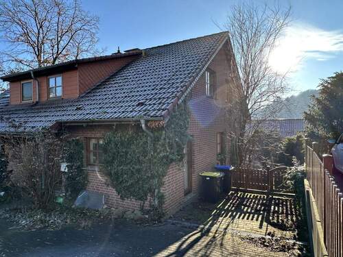 Seitenansicht-PKW Stellplatz - Doppelhaushälfte mit 123,20 m&sup2; in Detmold zum Kaufen