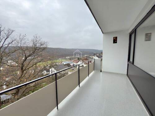 Balkon Blick Richtung Fenster - 2 Zimmer Etagenwohnung in Bad Soden-Salmünster