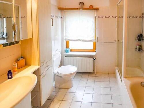 Vollbad mit separater Dusche - 